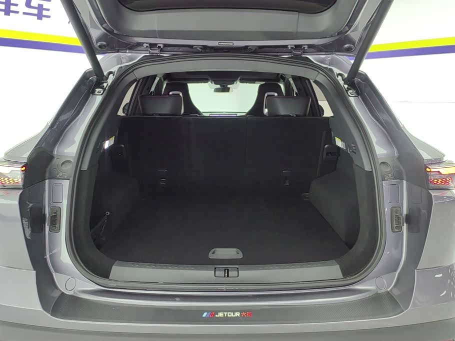 Jetour Jetour Dasheng 1.5 л 2024 г. Серебристо-серый, пробег 34700 км
