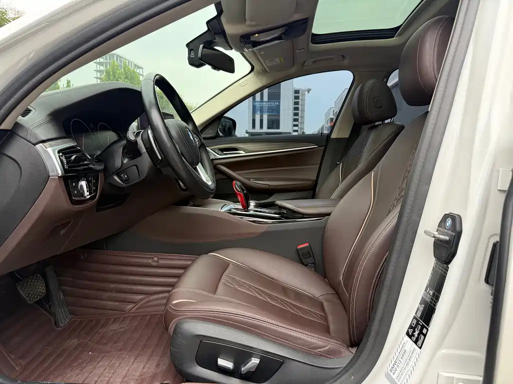 BMW 5 Series — миниатюра 10