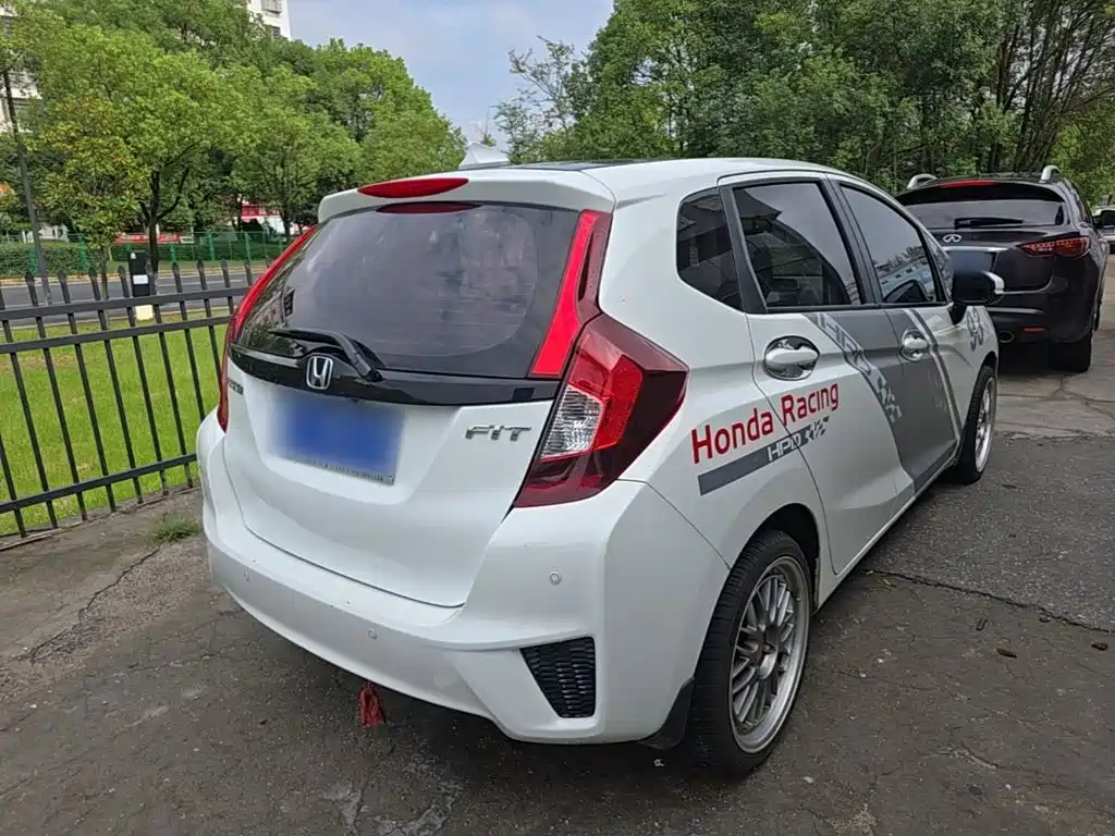 Honda Fit — миниатюра 7