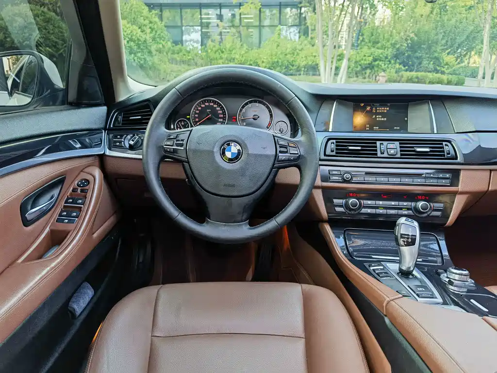 BMW 5 Series — миниатюра 9
