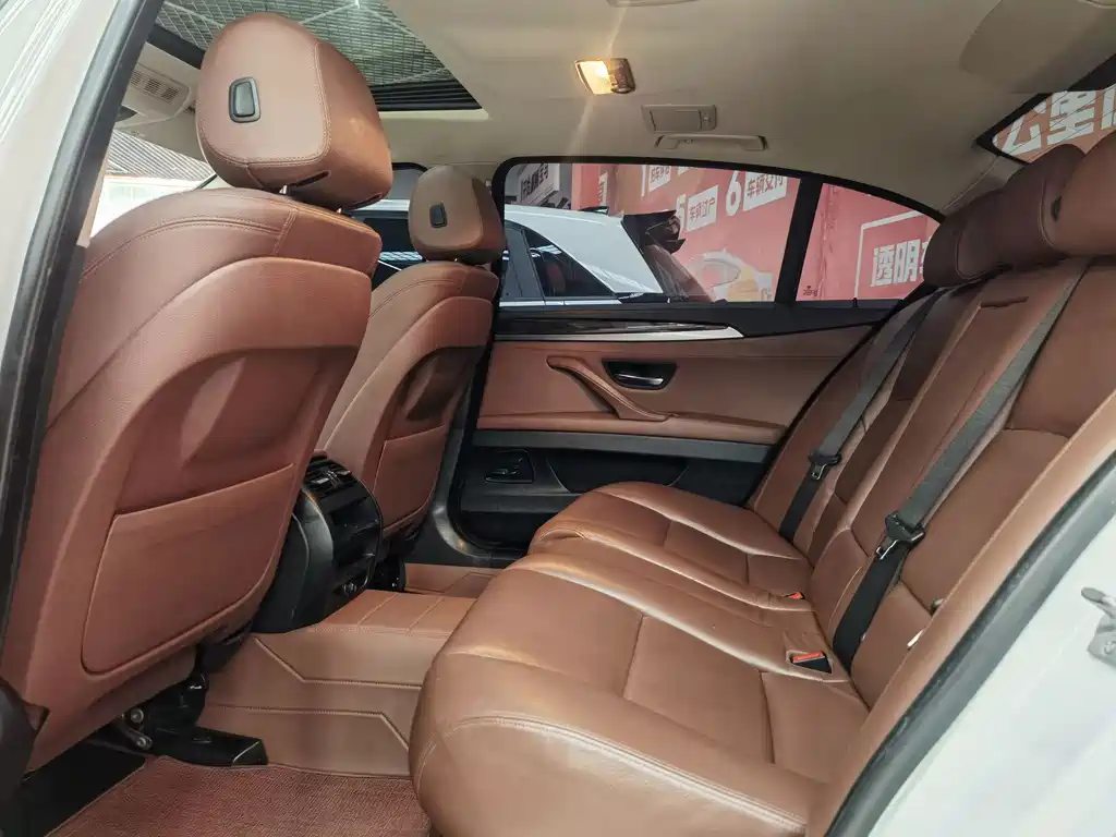 BMW 5 Series — миниатюра 17