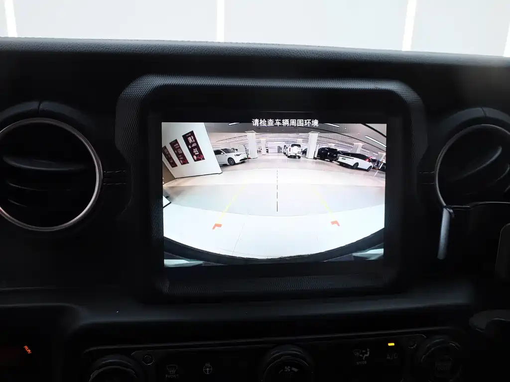Jeep Wrangler PHEV — миниатюра 17