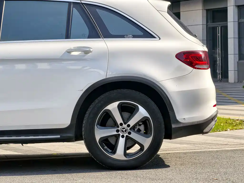 MERCEDES-BENZ GLC