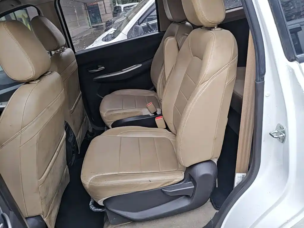 Wuling Hongguang — миниатюра 17