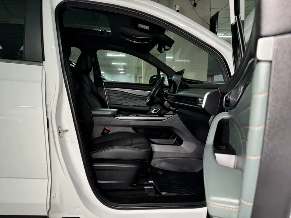 Geely Haoyue L — миниатюра 23