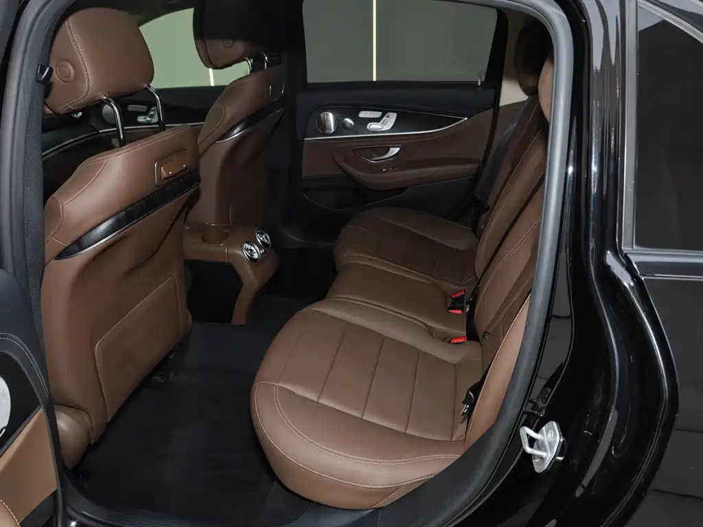 Mercedes-Benz E-Class — миниатюра 23