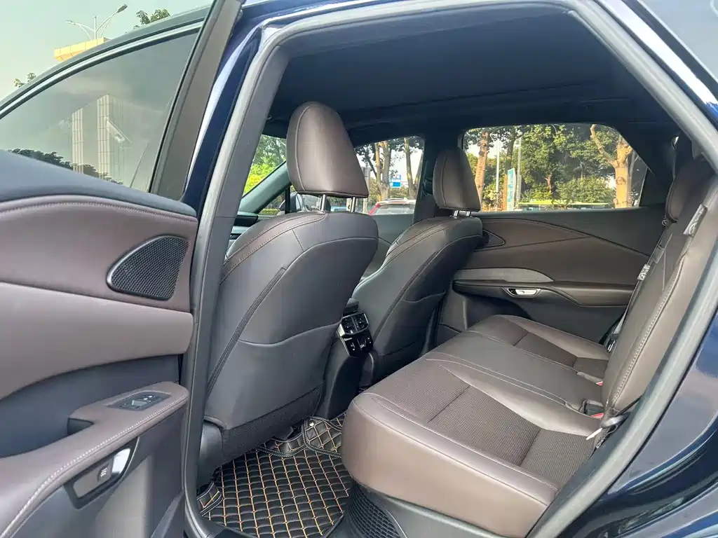 Lexus RX — миниатюра 6