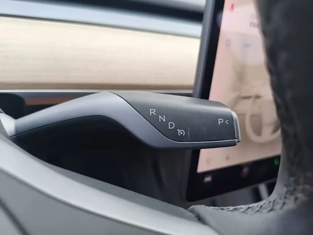 Tesla Model Y — миниатюра 14