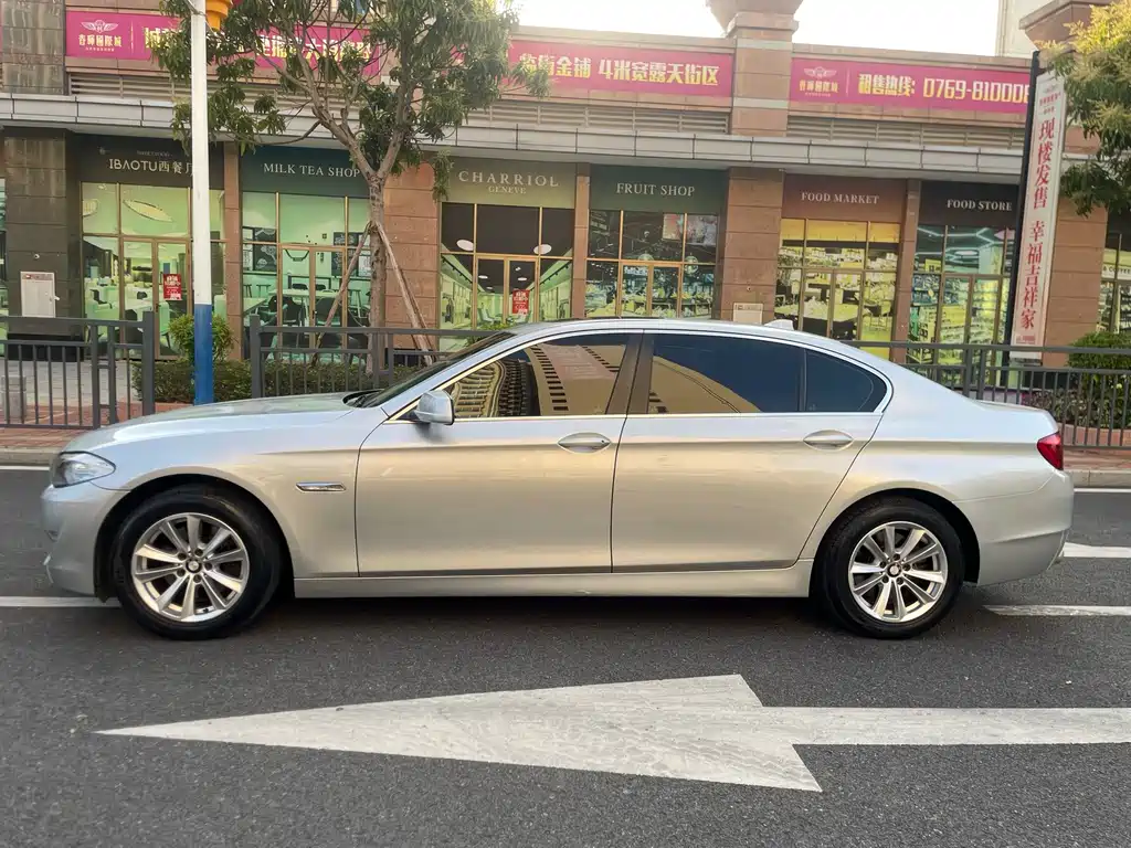 BMW 5 Series — миниатюра 4