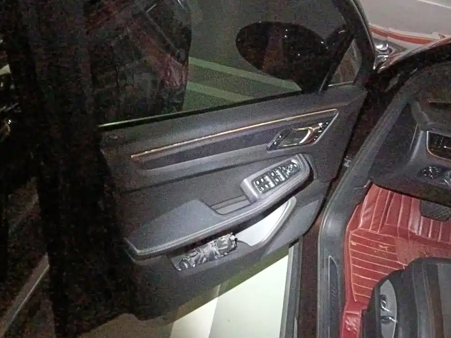 Porsche Macan — миниатюра 7