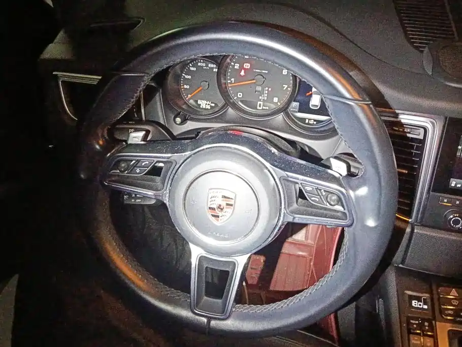 Porsche Macan — миниатюра 15
