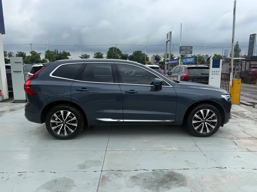 Volvo XC60 2023 B5 Luxury
