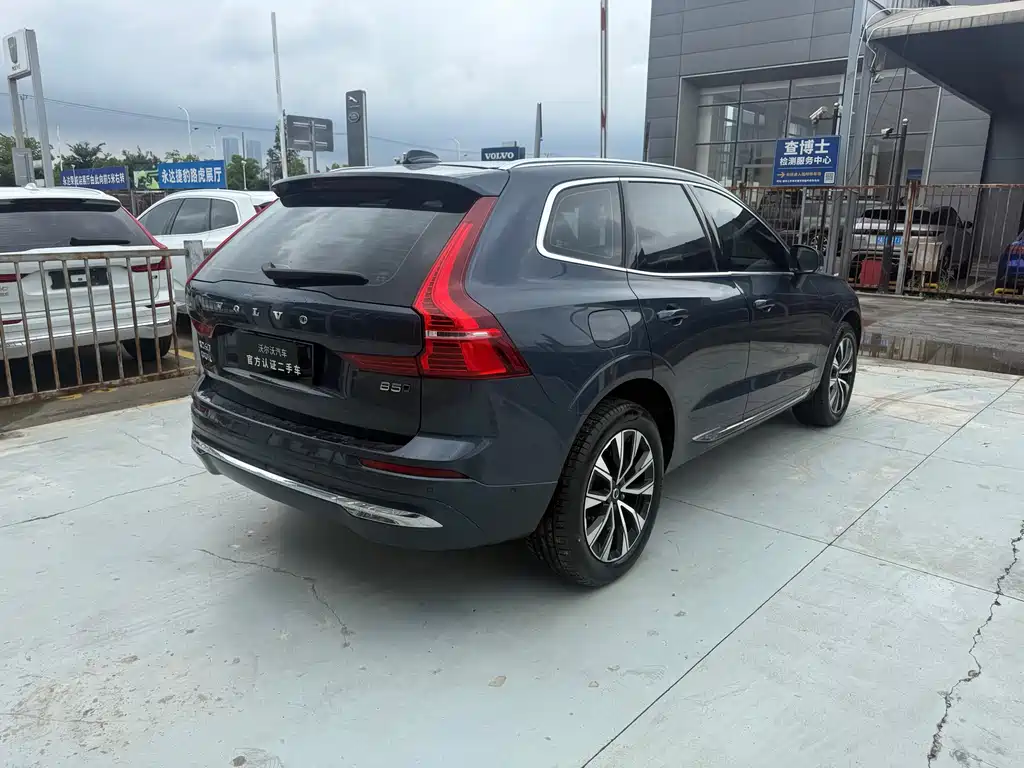 Volvo XC60 2023 B5 Luxury