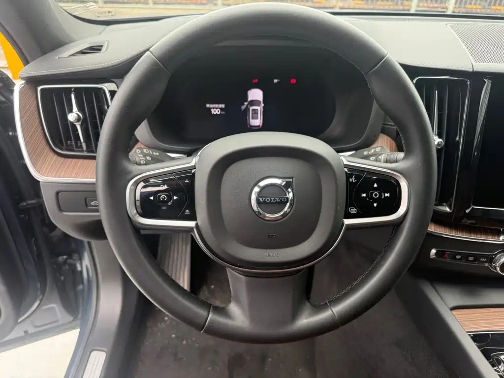 Volvo XC60 2023 B5 Luxury