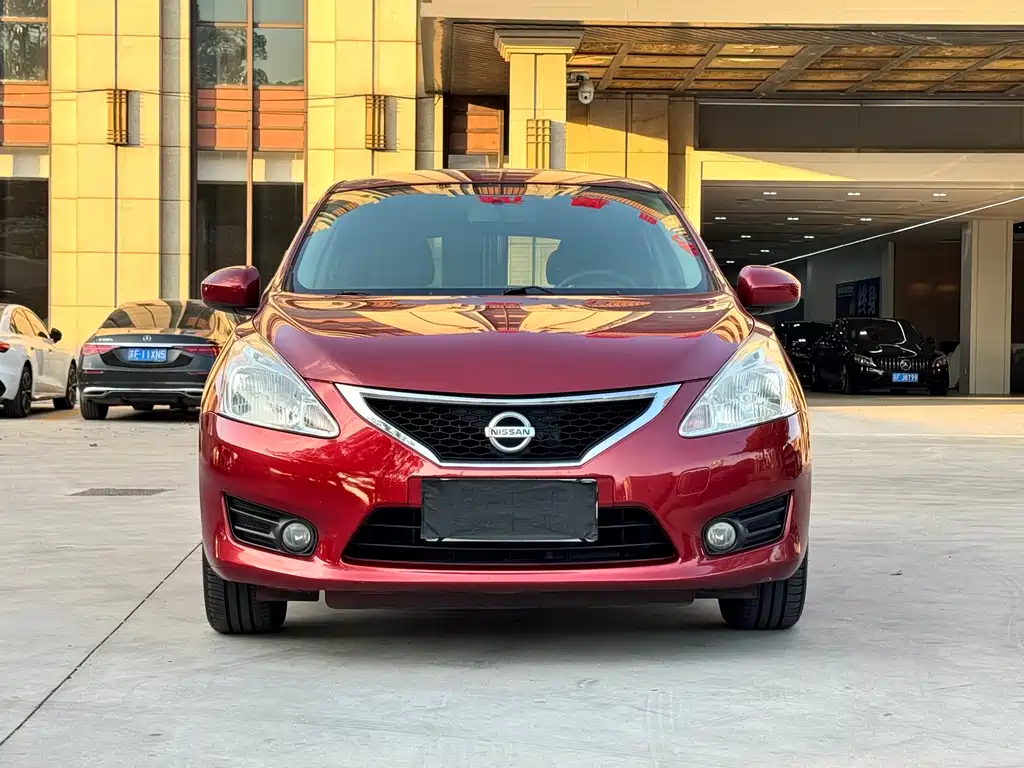 Nissan Tiida 2015