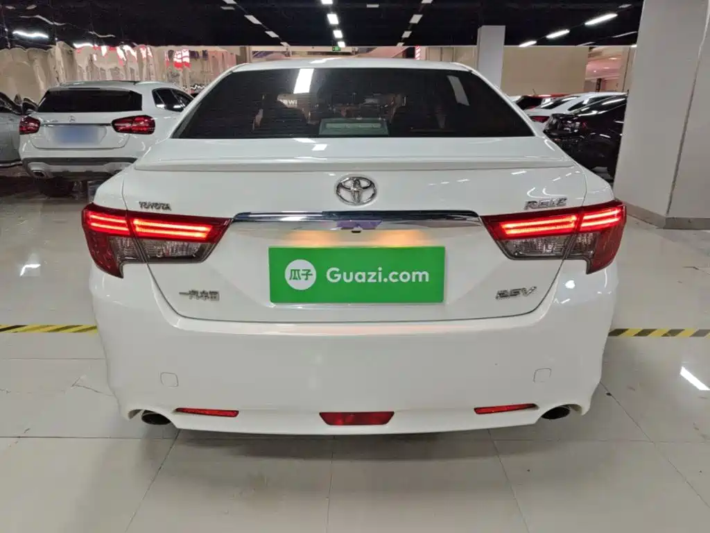 Toyota Reiz — миниатюра 6
