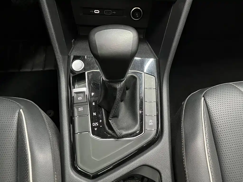 Volkswagen Tiguan L — миниатюра 12