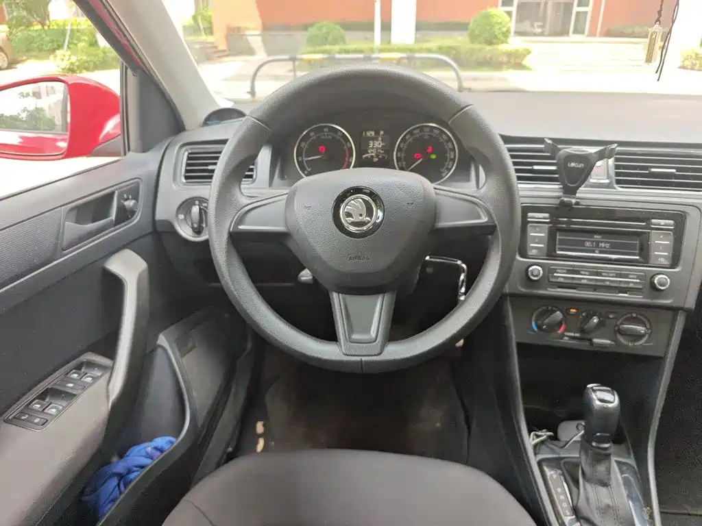Skoda Rapid Spaceback — миниатюра 11