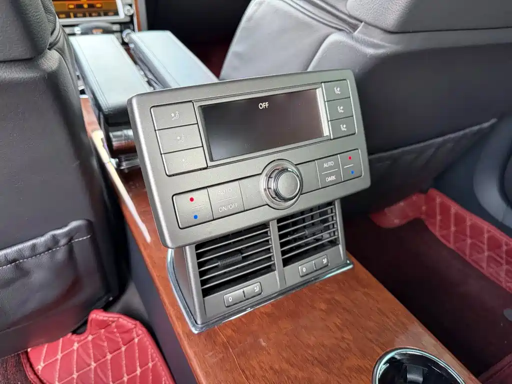 Volkswagen Phaeton — миниатюра 9