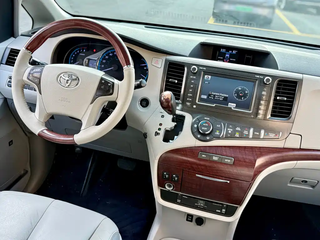 Toyota Sienna — миниатюра 24