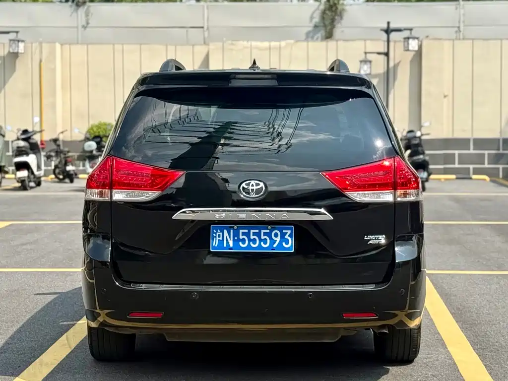 Toyota Sienna — миниатюра 5