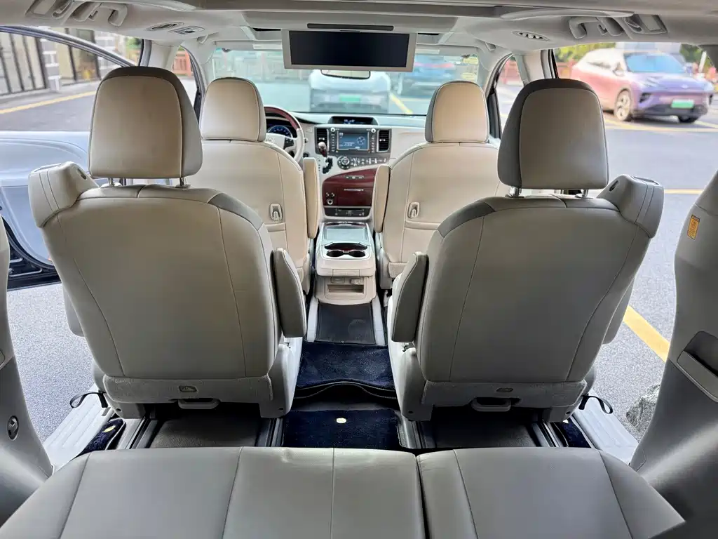 Toyota Sienna — миниатюра 19