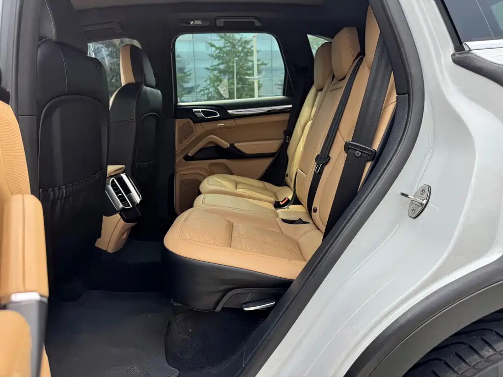 Porsche Cayenne — миниатюра 13