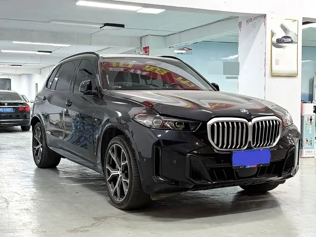 BMW X5 2023 xDrive 30Li Premium M Sport