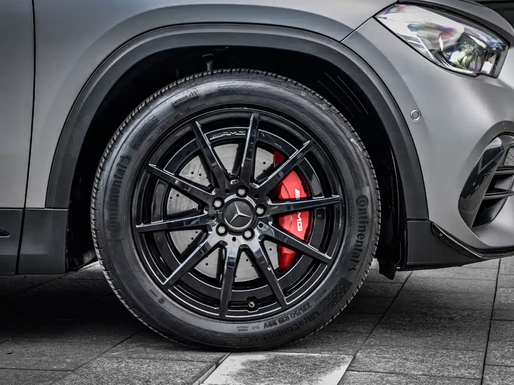 MERCEDES-BENZ GLA AMG