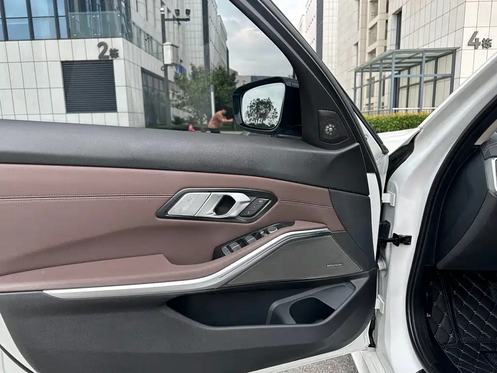 BMW 3 Series — миниатюра 6