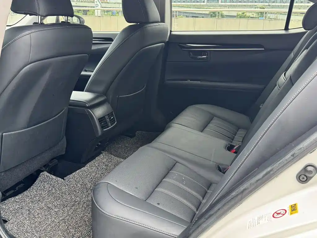 Lexus ES — миниатюра 13