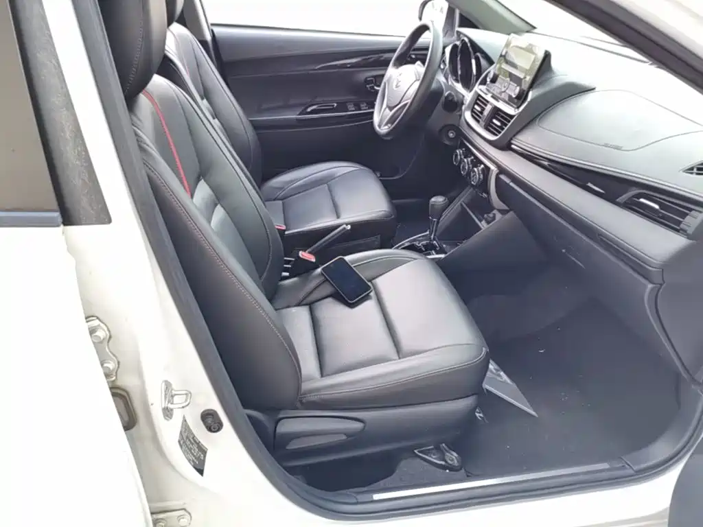 Toyota Yaris L — миниатюра 25