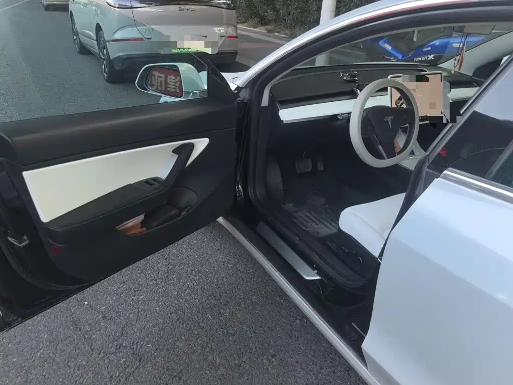 Tesla Model 3 — миниатюра 17