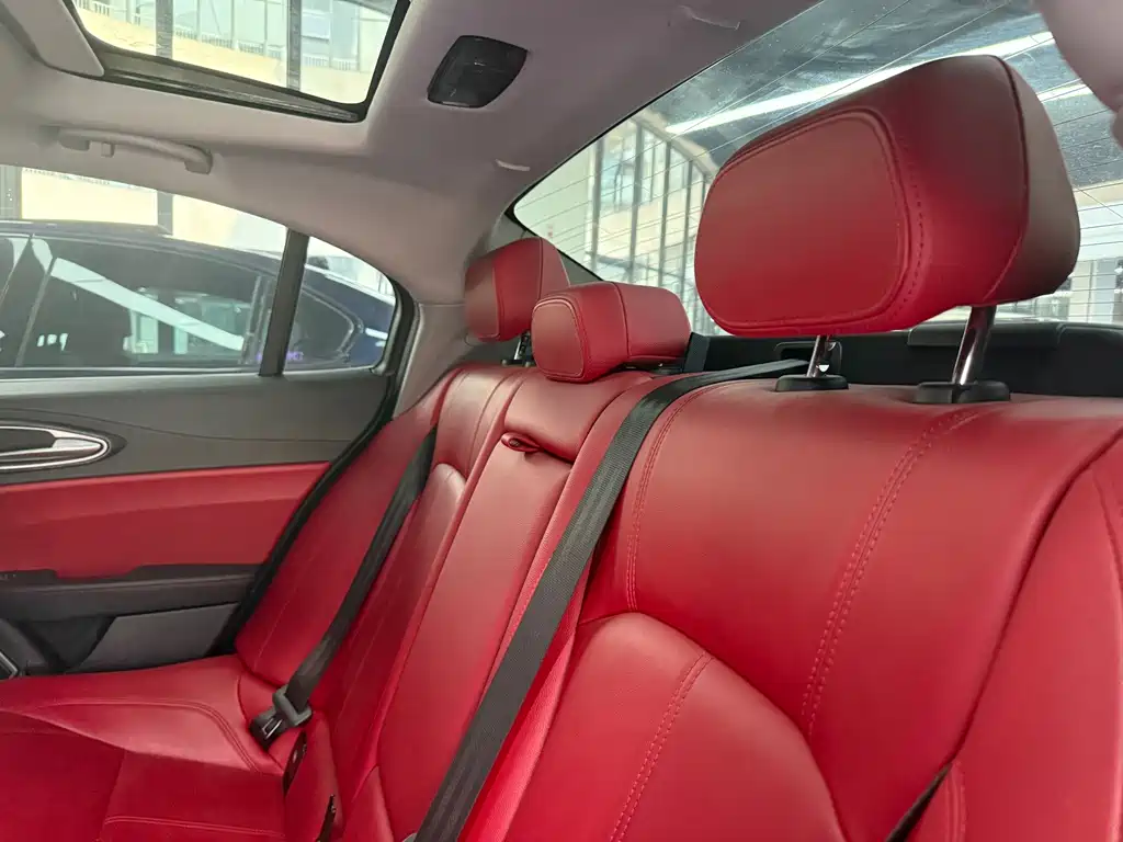 Alfa Romeo Giulia — миниатюра 12