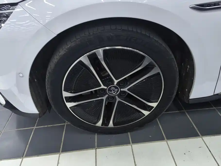 BYD Han — миниатюра 6