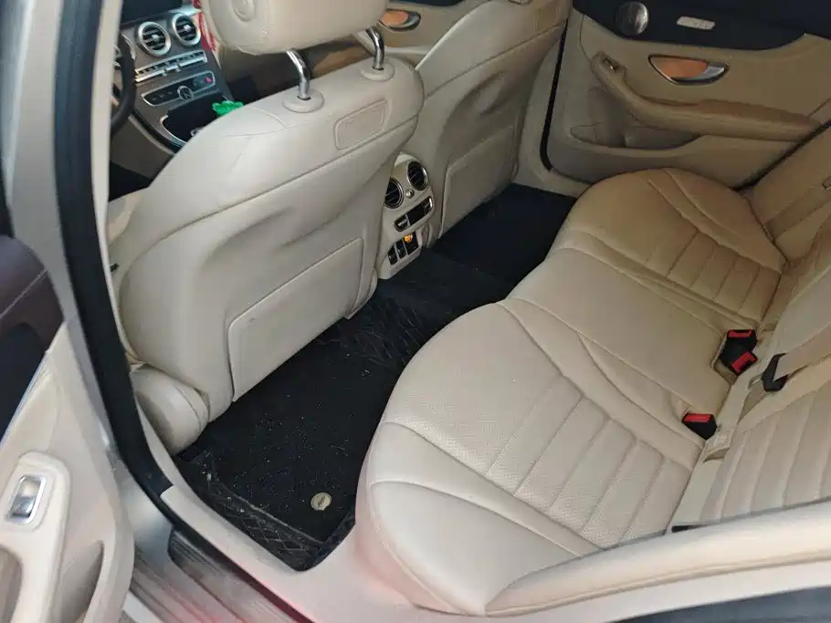 Mercedes-Benz C-Class — миниатюра 11