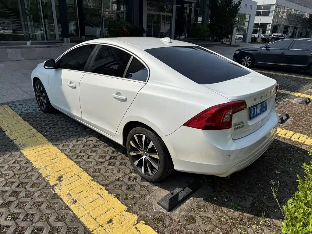 Volvo S60 — миниатюра 8