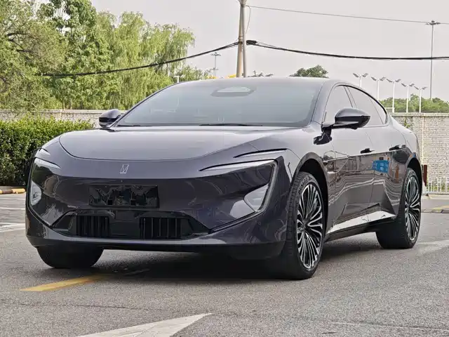 2024 Avatr 12