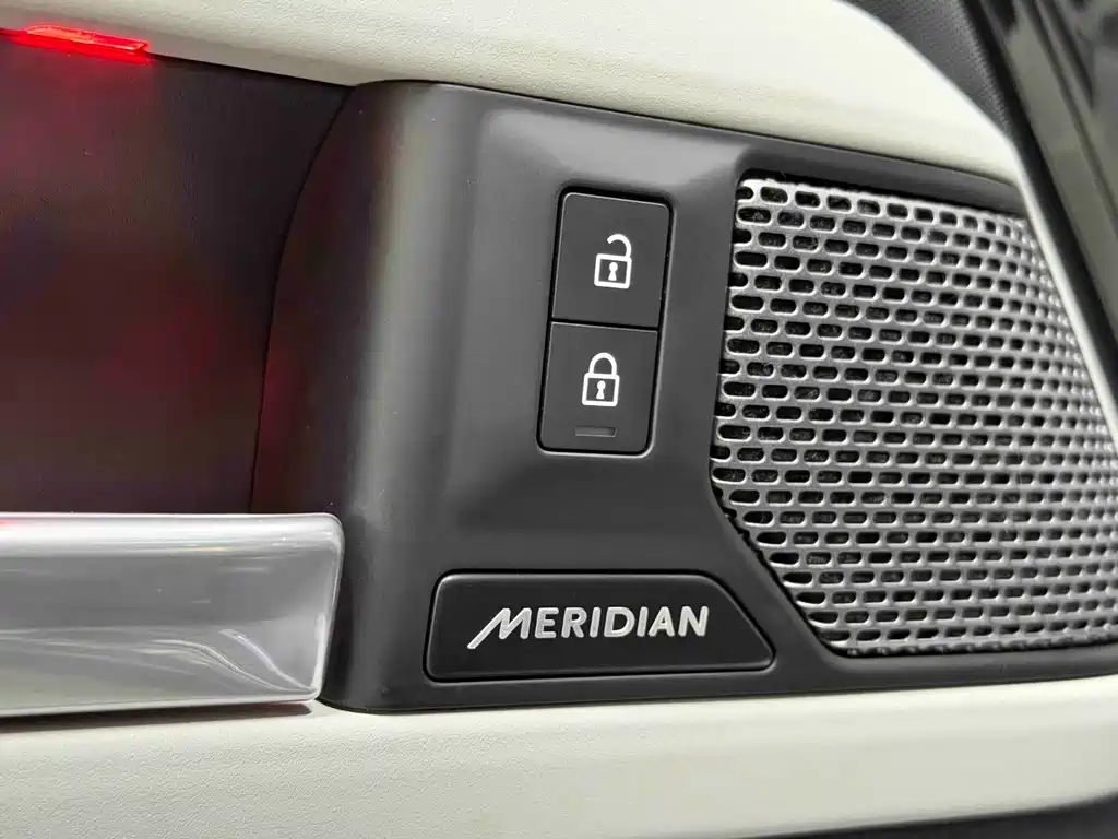 Land Rover Defender — миниатюра 14