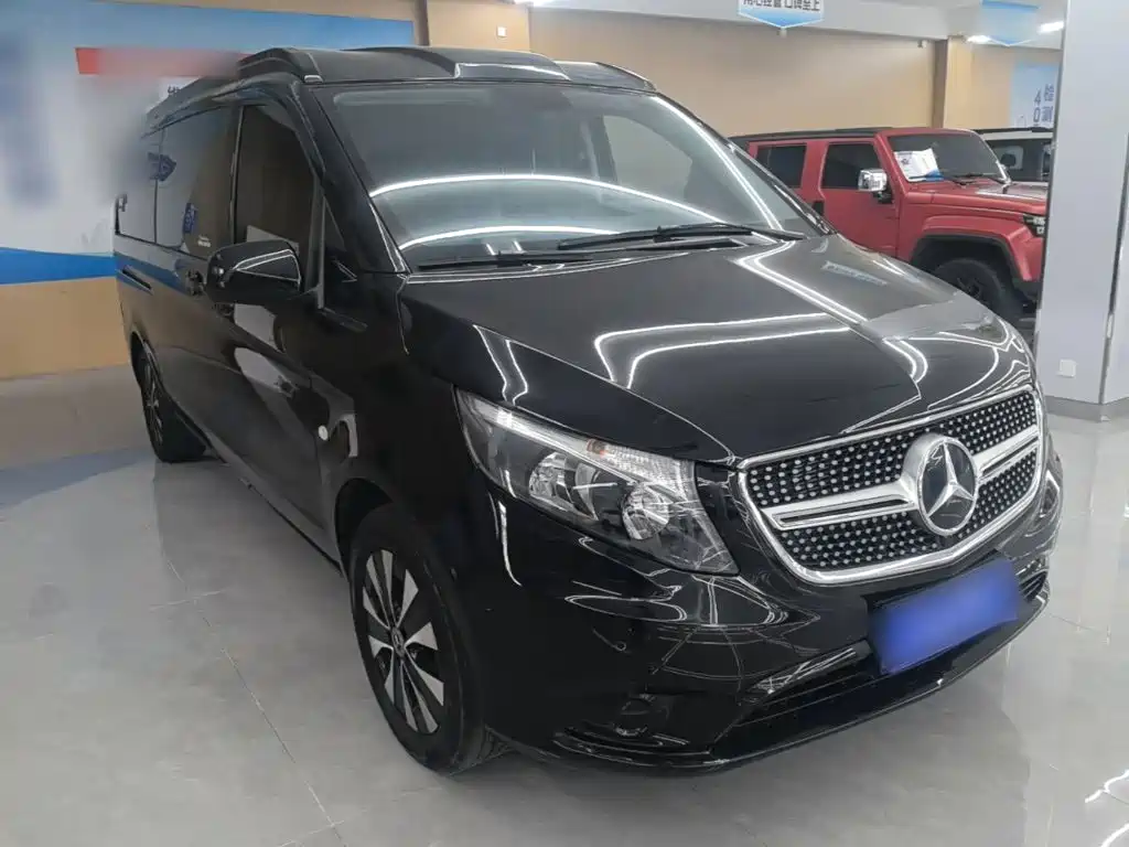 Mercedes-Benz Vito 2023 2.0T 7 мест