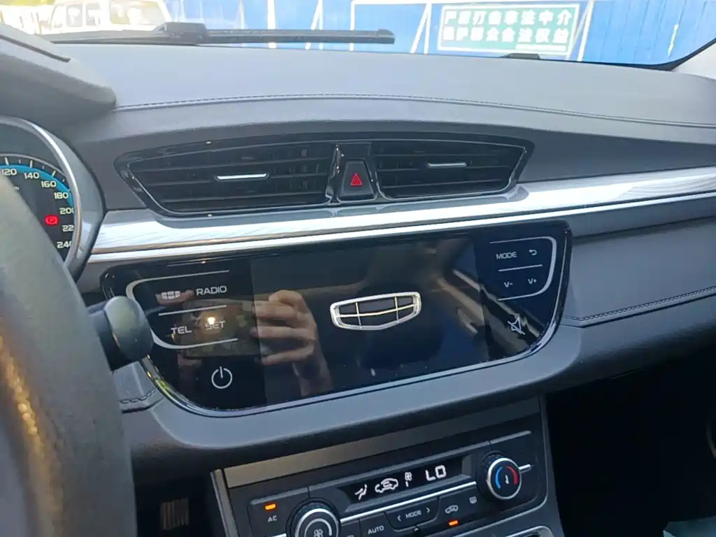 Geely Emgrand — миниатюра 13