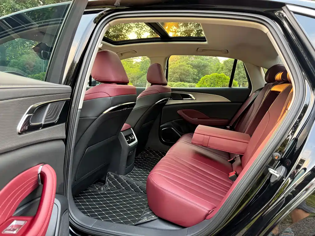 Hongqi Hongqi H5 — миниатюра 12