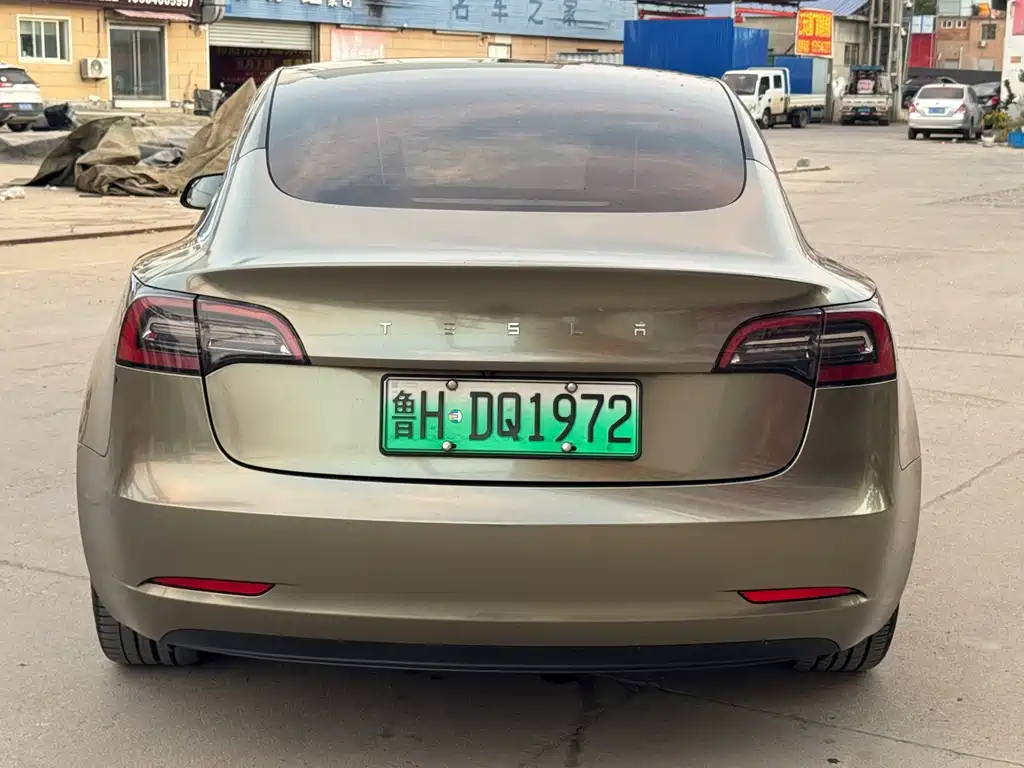 Tesla Model 3 — миниатюра 3