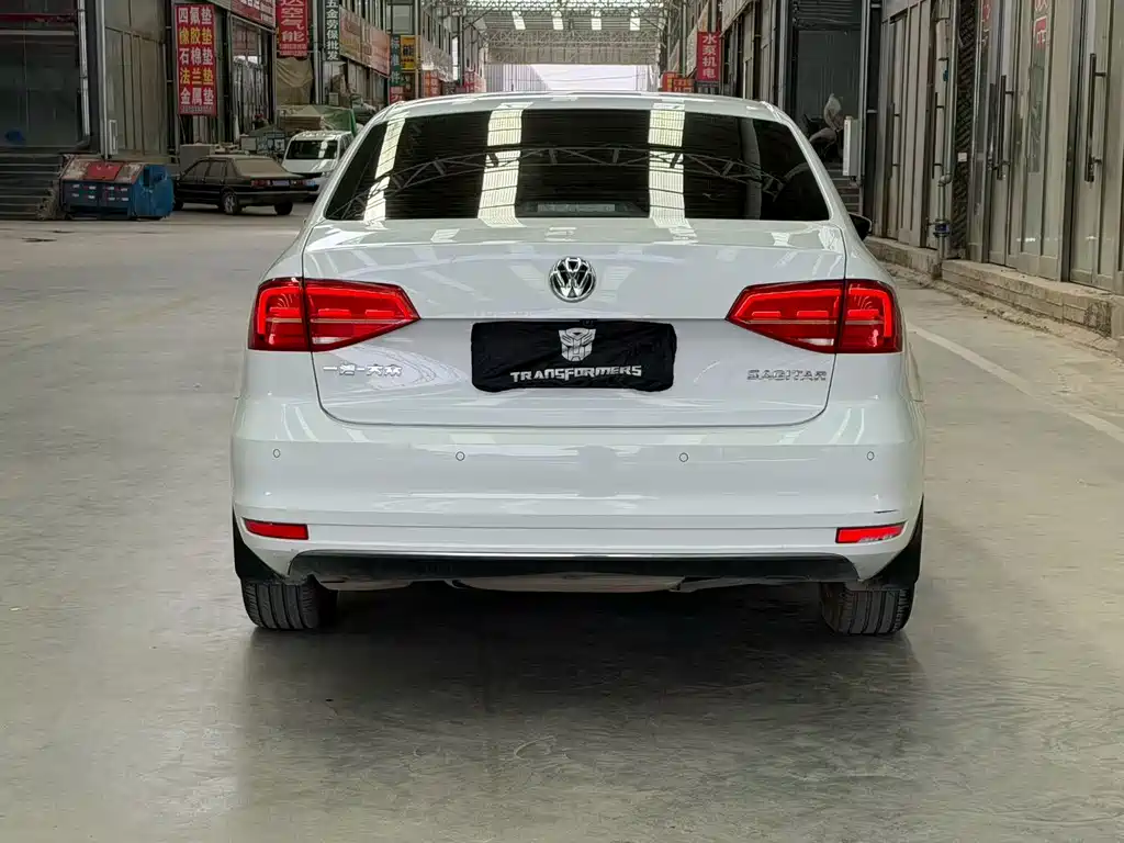 VOLKSWAGEN SAGITAR