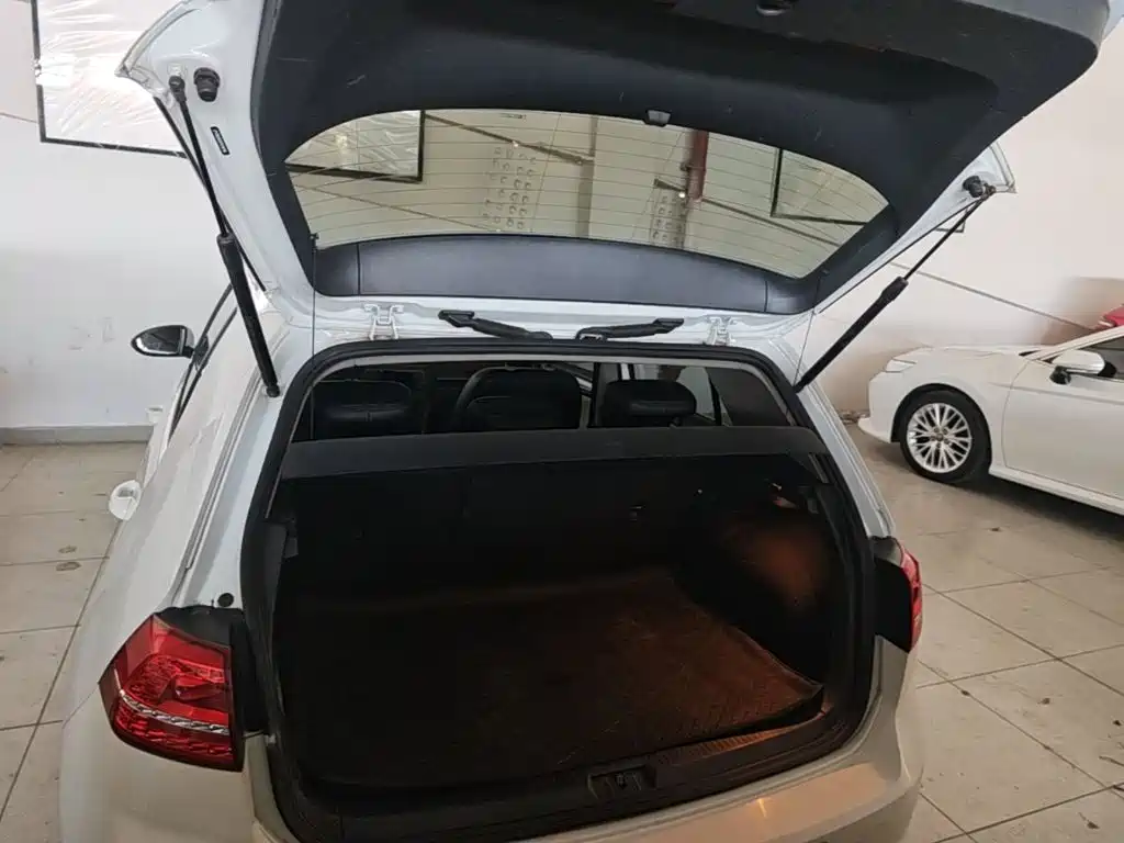 Volkswagen Golf — миниатюра 10