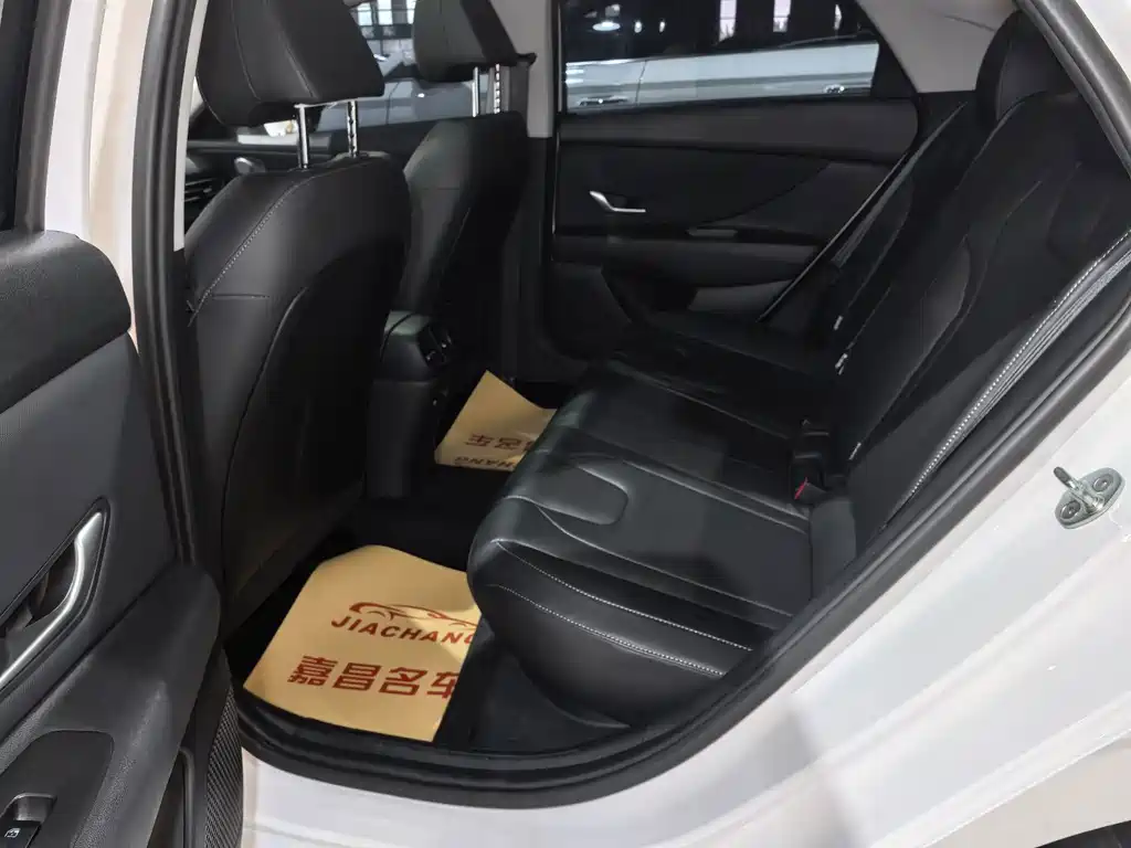 Hyundai Elantra — миниатюра 4