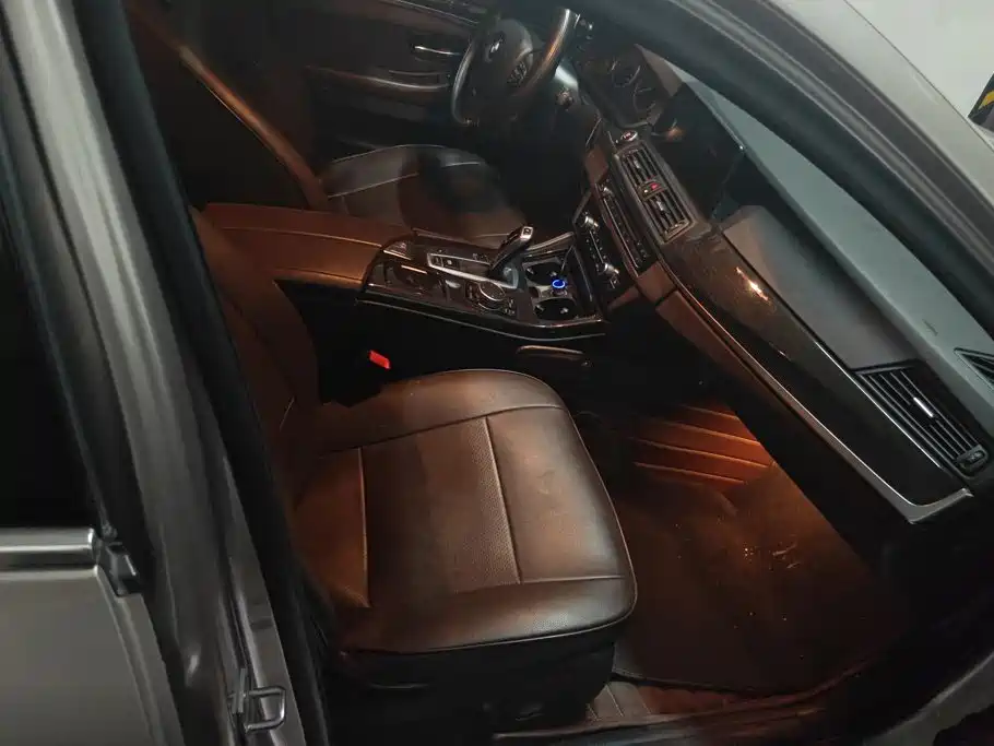 BMW 5 Series — миниатюра 8