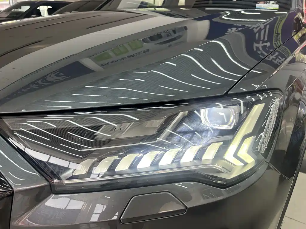 AUDI  Q7