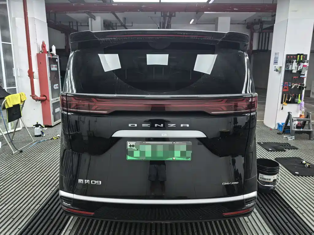 Denza D9 2022 DM-i 970