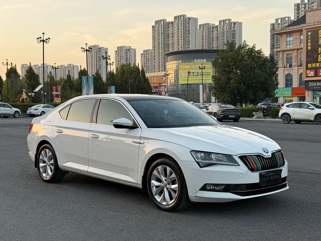 Skoda Superb — миниатюра 3
